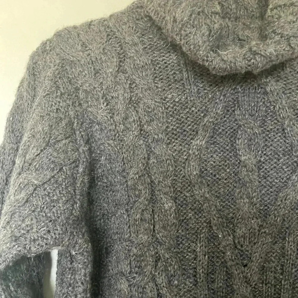 Inis Crafts  100% merino wool grey cable knit turtleneck sweater - Picture 2 of 4